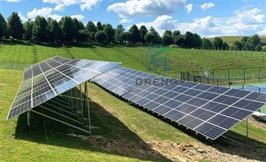 Sistem de montare solară cu montare la sol cu stâlp dublu